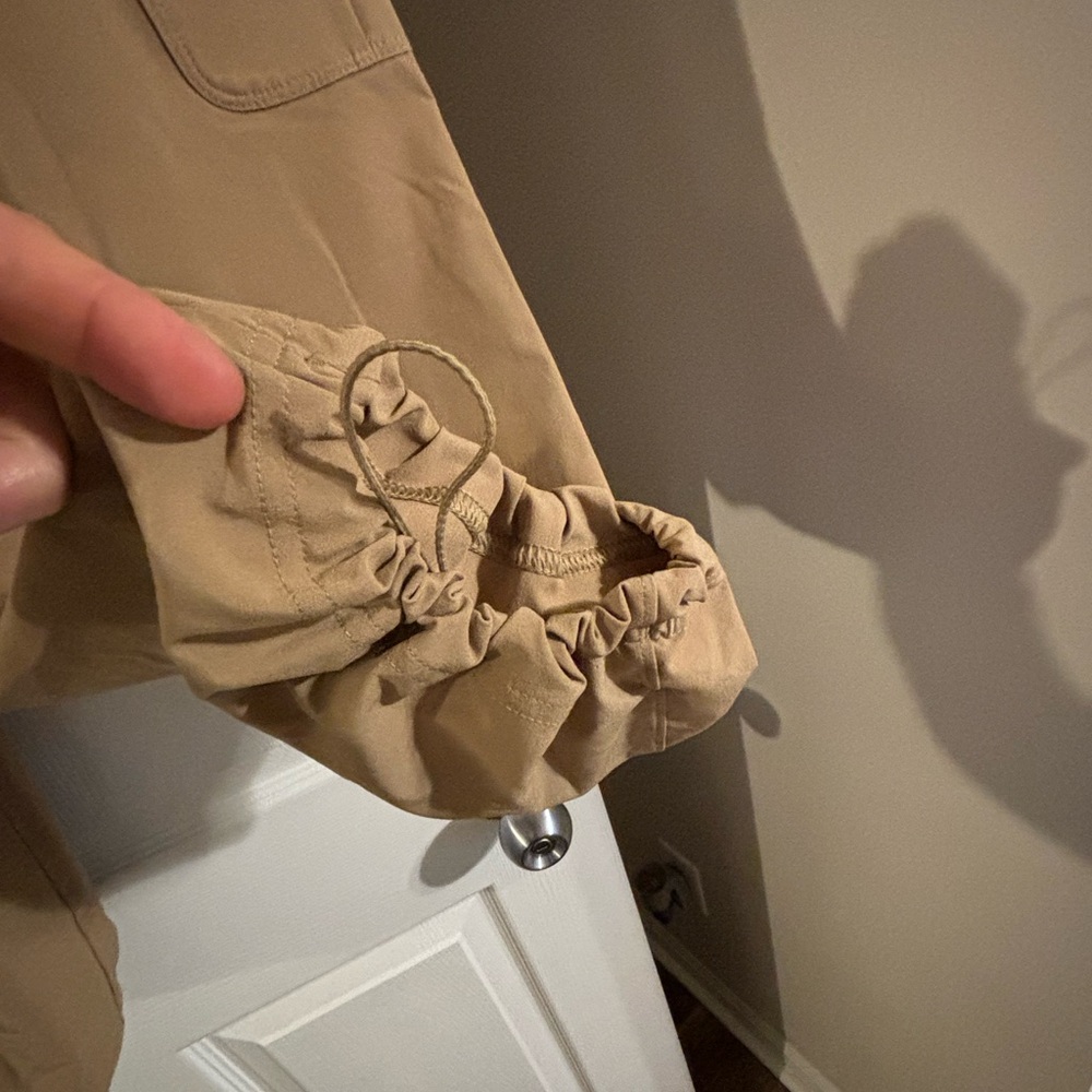 Under Armour Women’s Tan Cargo Joggers - Picture 3 of 3